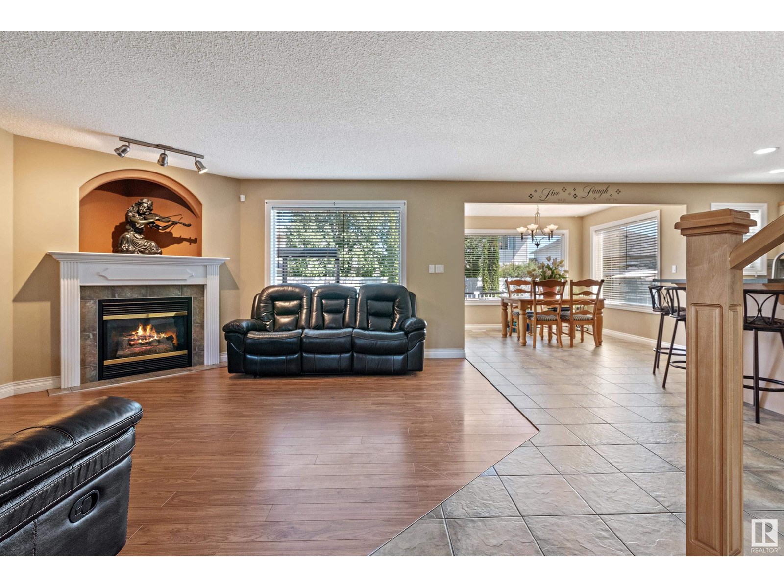 Photo 18 of 356 Calderon Cr Nw Nw, Edmonton AB