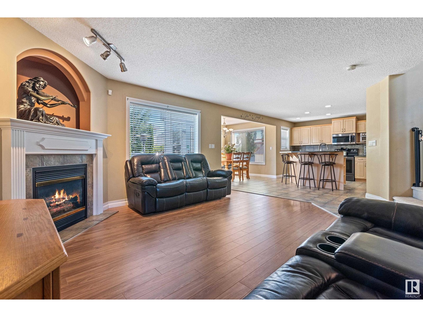 Photo 19 of 356 Calderon Cr Nw Nw, Edmonton AB