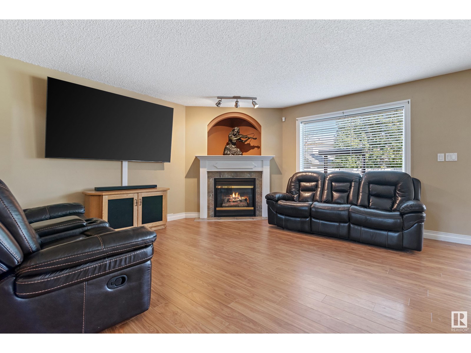 Photo 22 of 356 Calderon Cr Nw Nw, Edmonton AB