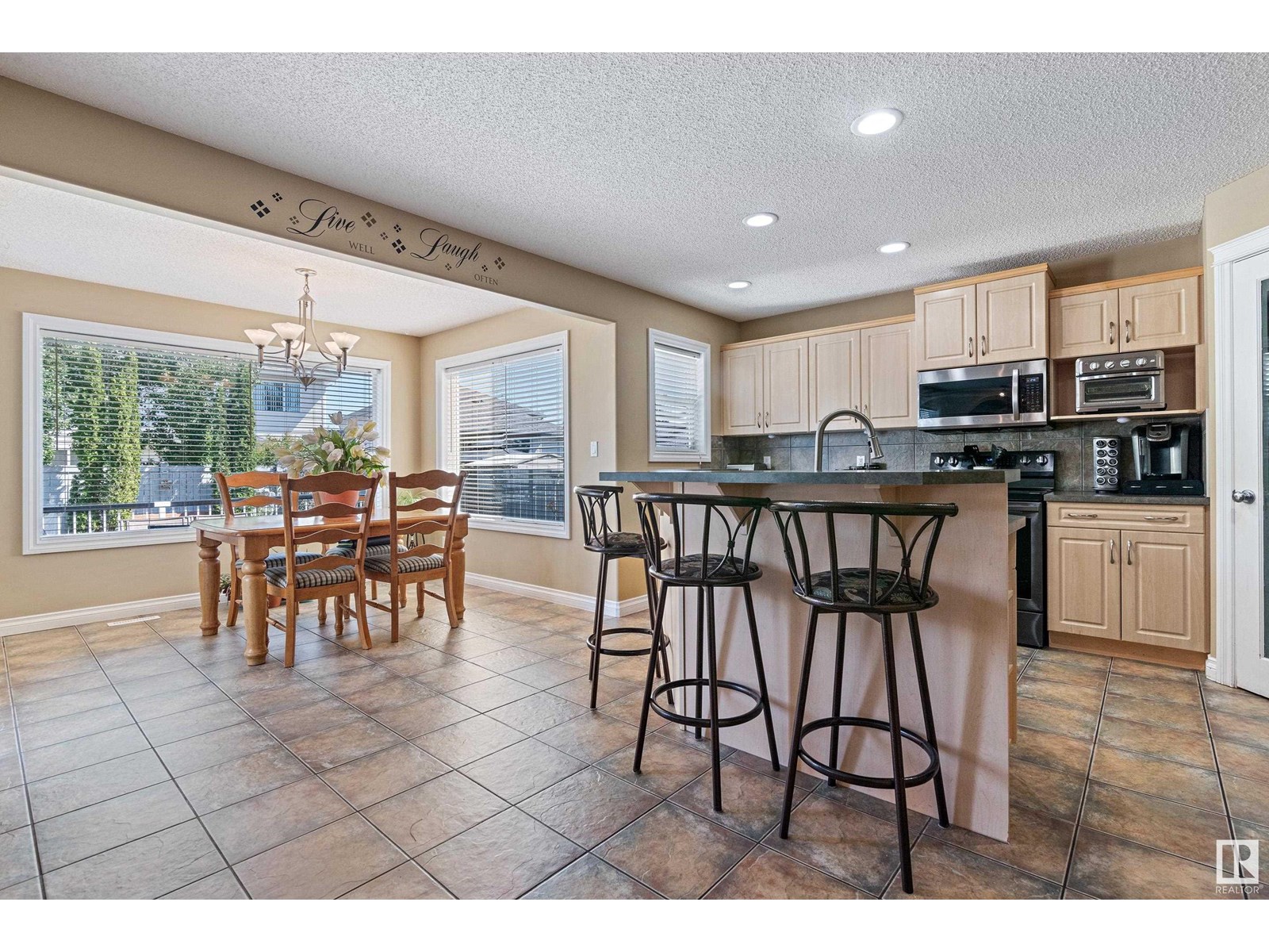 Photo 24 of 356 Calderon Cr Nw Nw, Edmonton AB