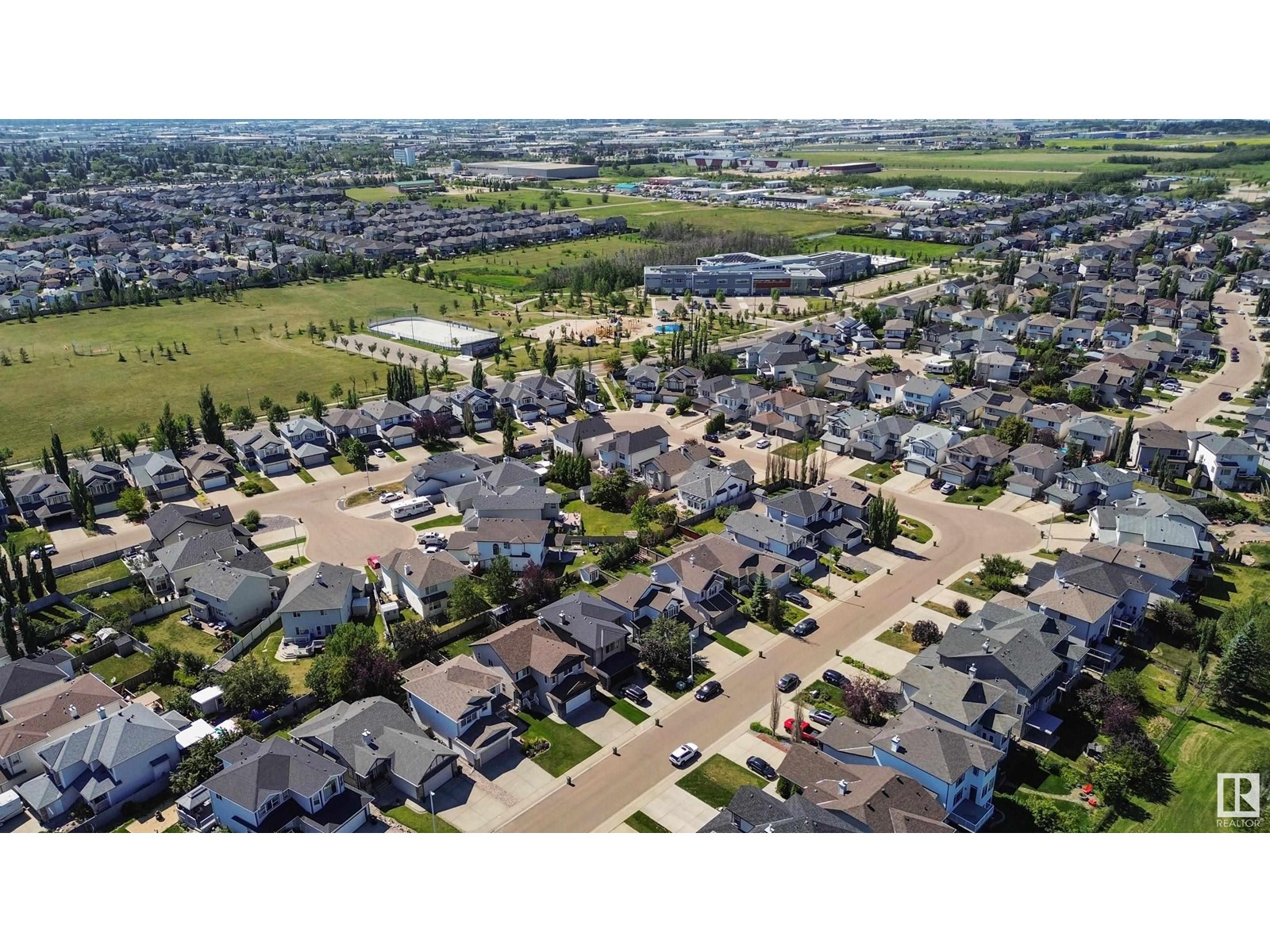 Photo 7 of 356 Calderon Cr Nw Nw, Edmonton AB