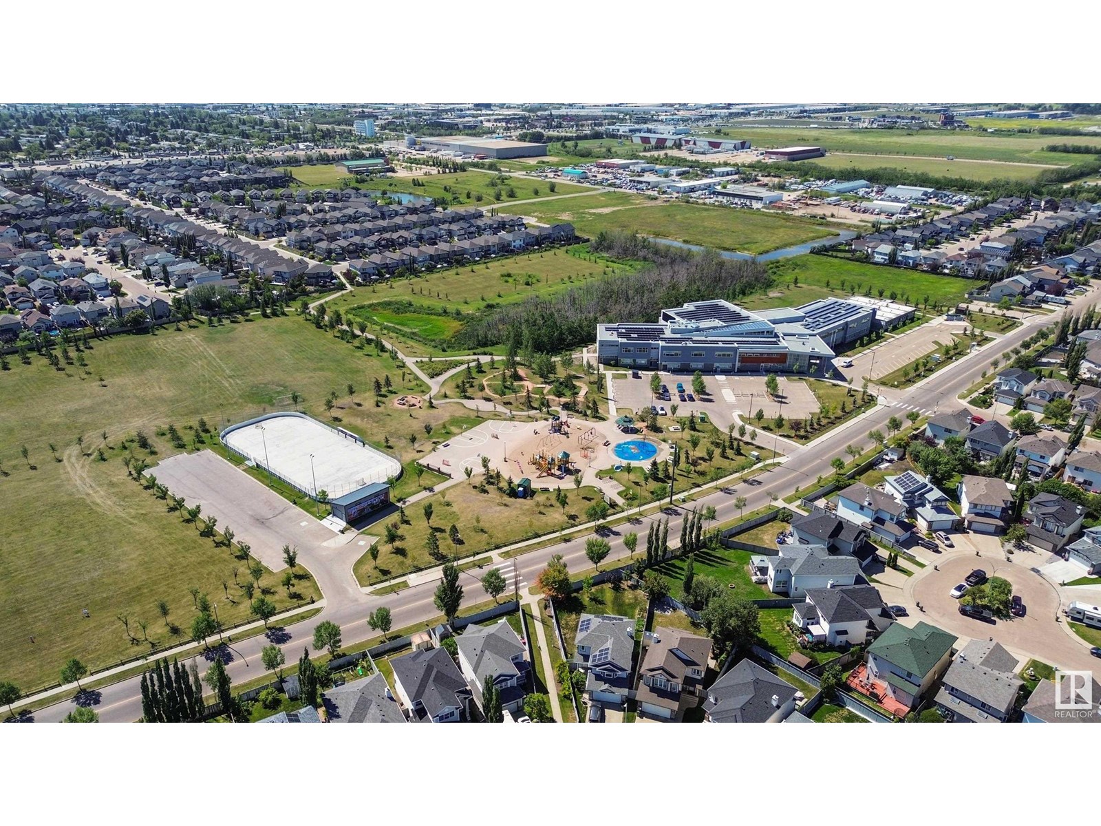 Photo 9 of 356 Calderon Cr Nw Nw, Edmonton AB