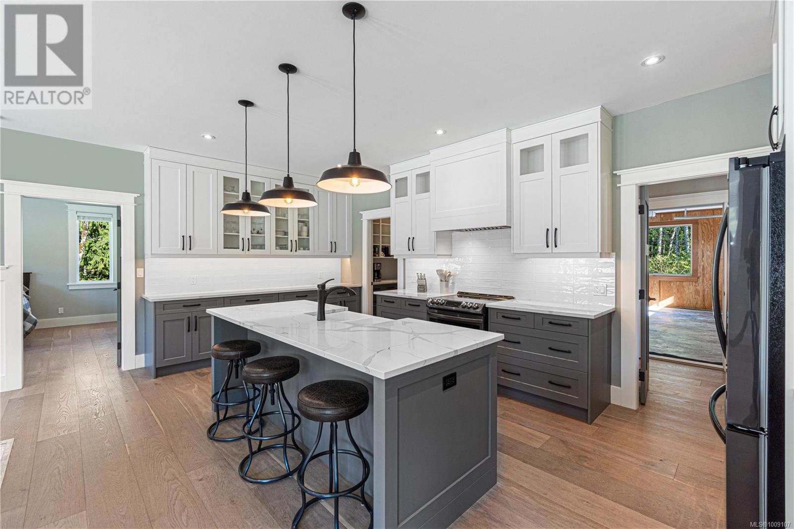 Photo 10 of 1227 Burbank Rd, Qualicum Beach BC