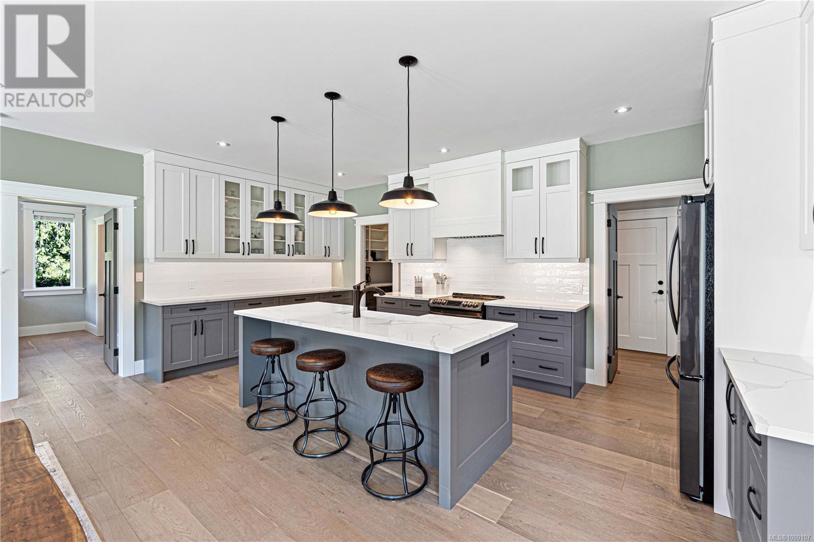 Photo 19 of 1227 Burbank Rd, Qualicum Beach BC