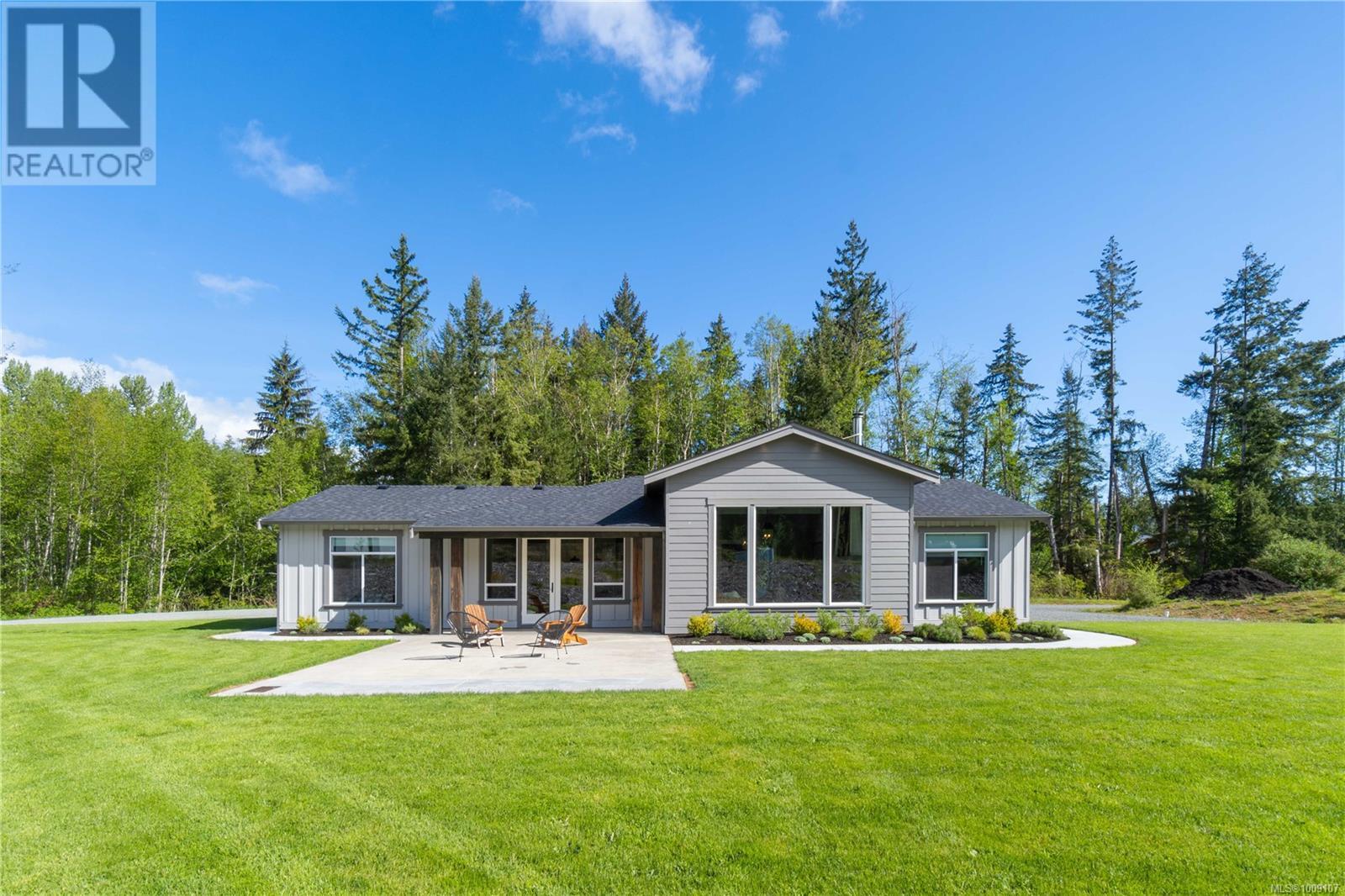 Photo 4 of 1227 Burbank Rd, Qualicum Beach BC