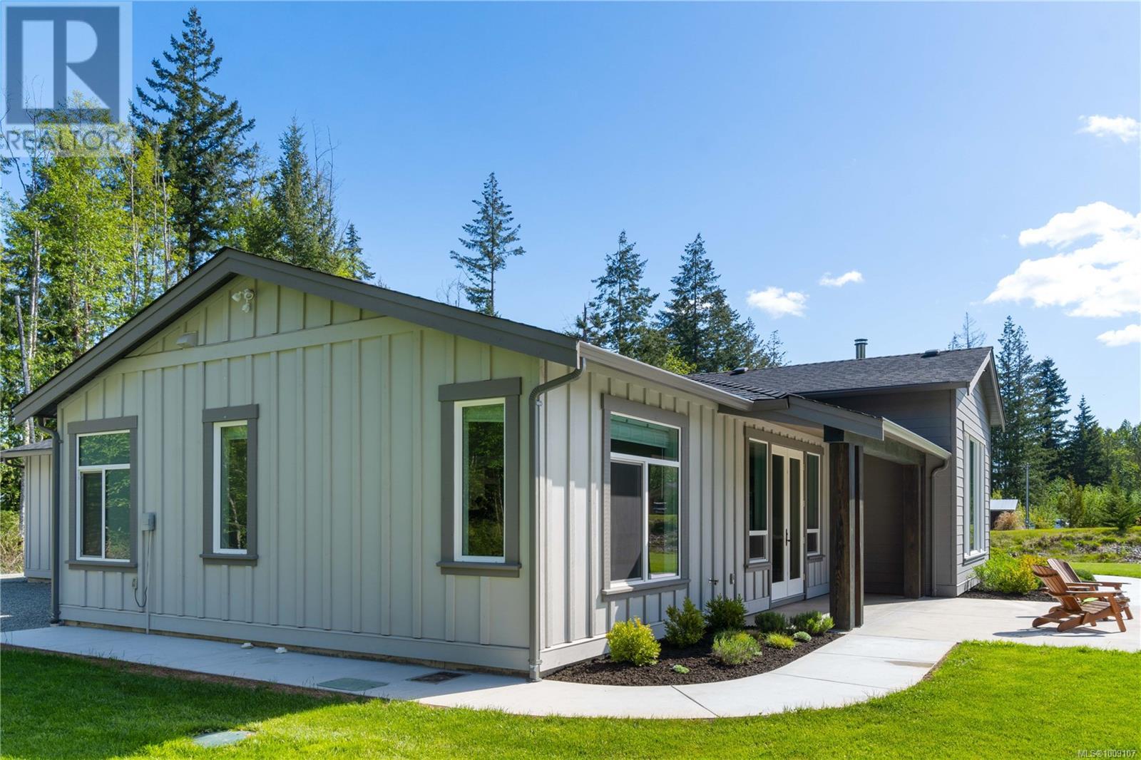 Photo 6 of 1227 Burbank Rd, Qualicum Beach BC