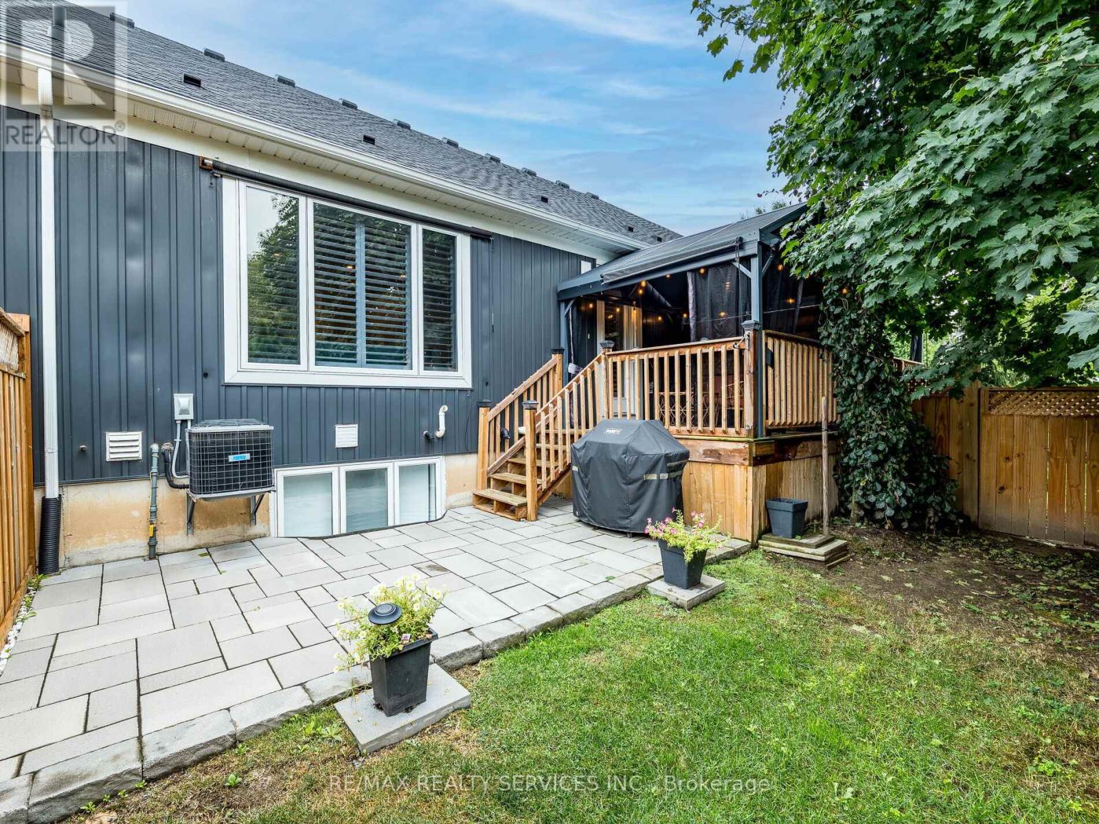 Photo 36 of 18 Princeton Common Street, St Catharines ON