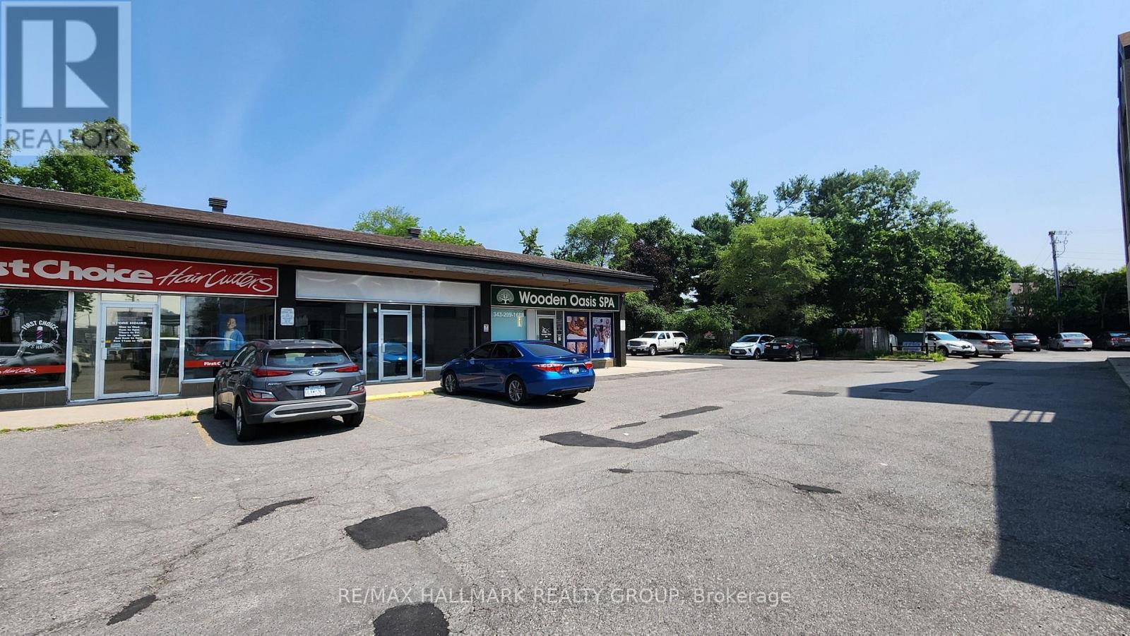 Photo 8 of 3 1717 Bank Street, Ottawa ON