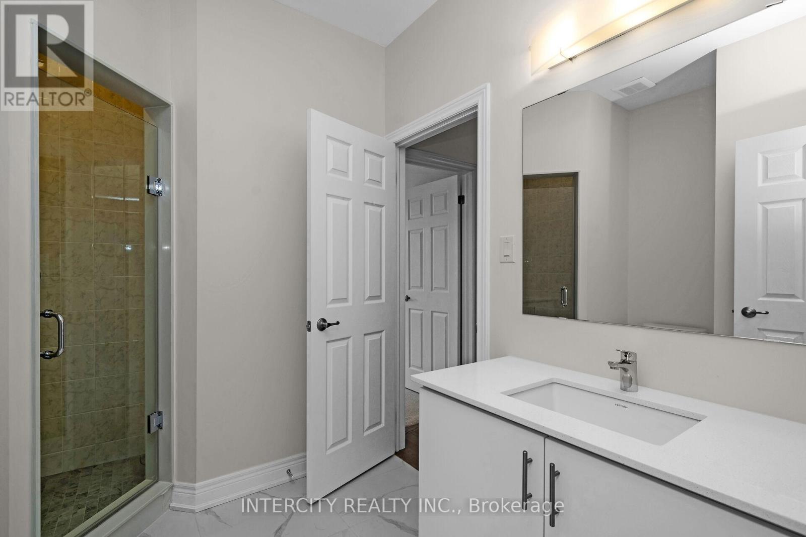 Photo 3 of 60 Claremont Drive, Brampton ON