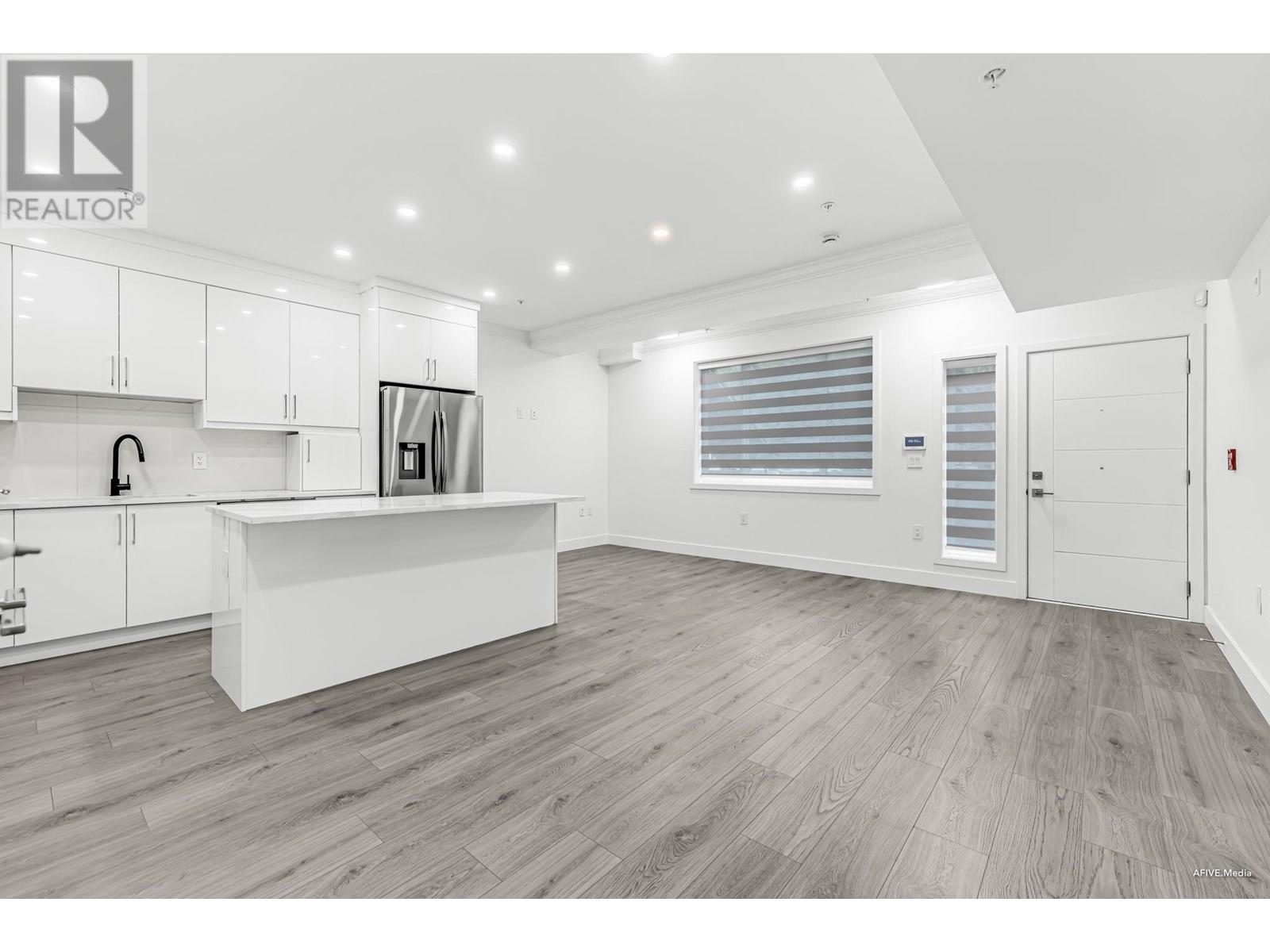 Photo 10 of 101 2122 E 32nd Avenue, Vancouver BC