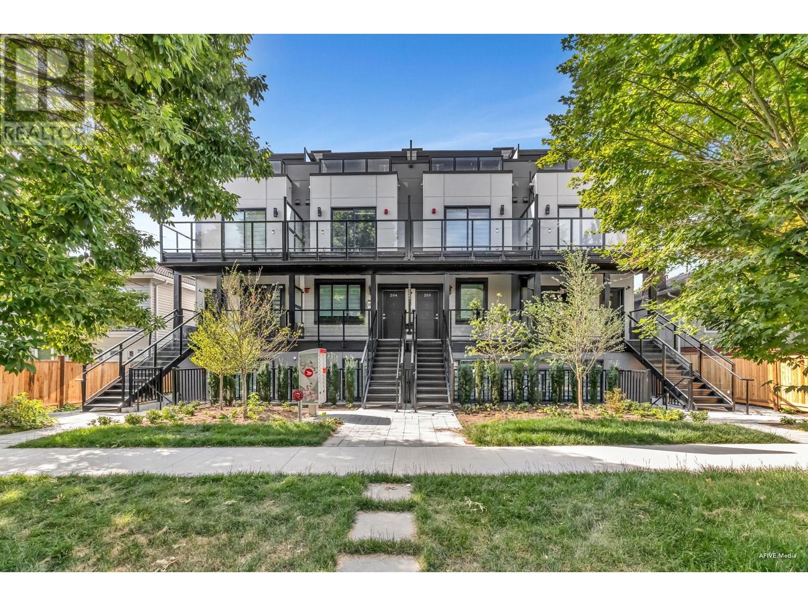 Photo 1 of 101 2122 E 32nd Avenue, Vancouver BC