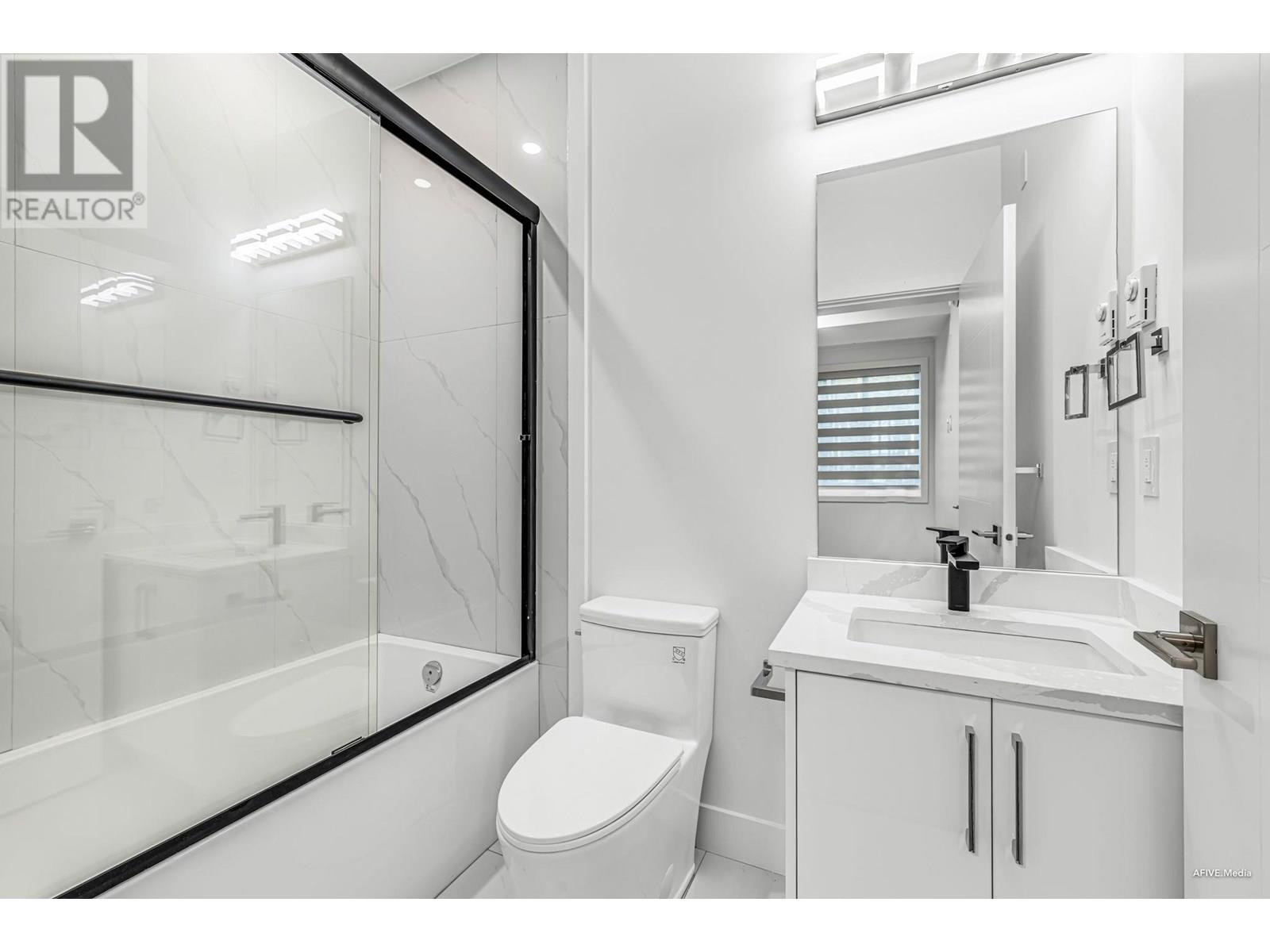 Photo 16 of 101 2122 E 32nd Avenue, Vancouver BC