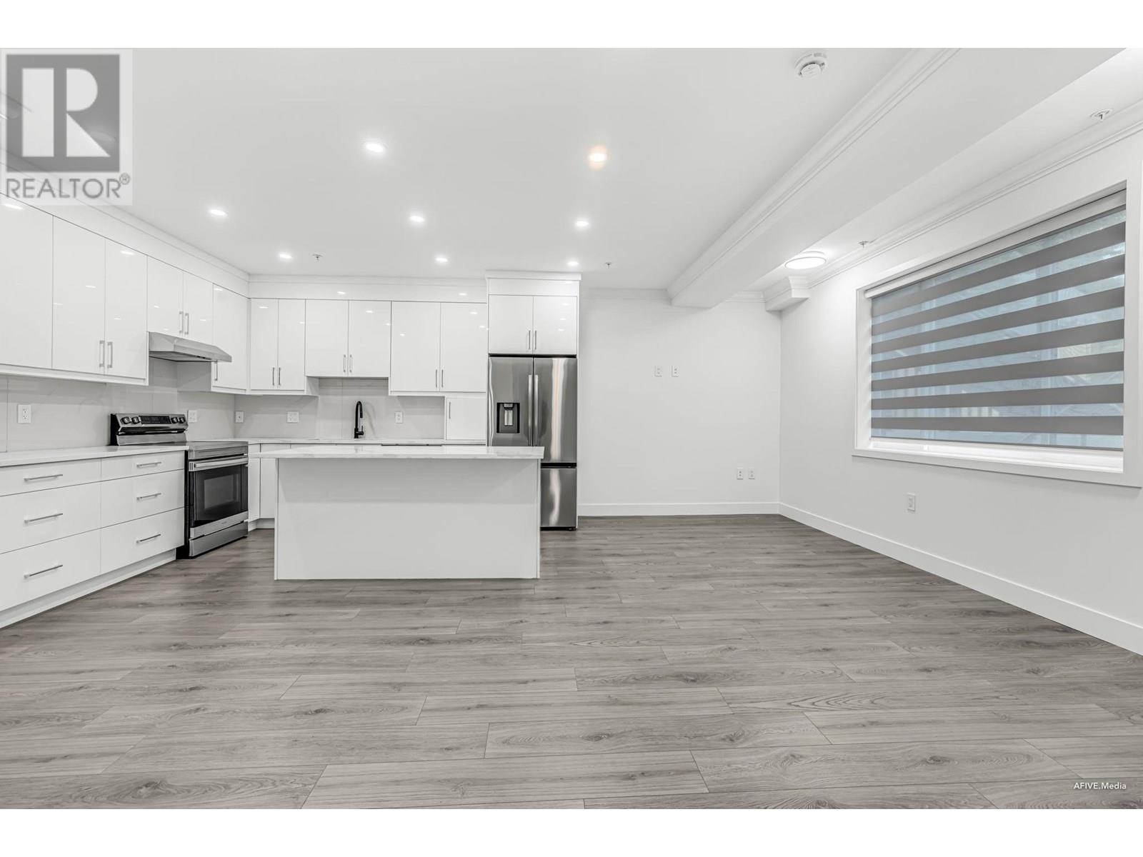 Photo 9 of 101 2122 E 32nd Avenue, Vancouver BC