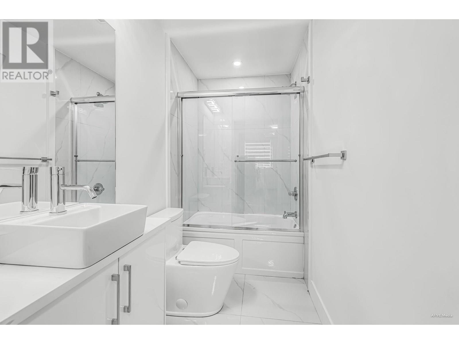Photo 25 of 101 2122 E 32nd Avenue, Vancouver BC
