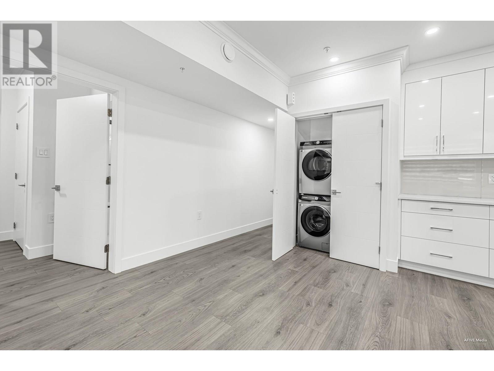Photo 13 of 101 2122 E 32nd Avenue, Vancouver BC