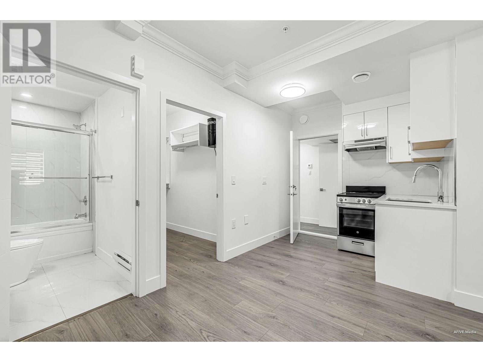 Photo 21 of 101 2122 E 32nd Avenue, Vancouver BC
