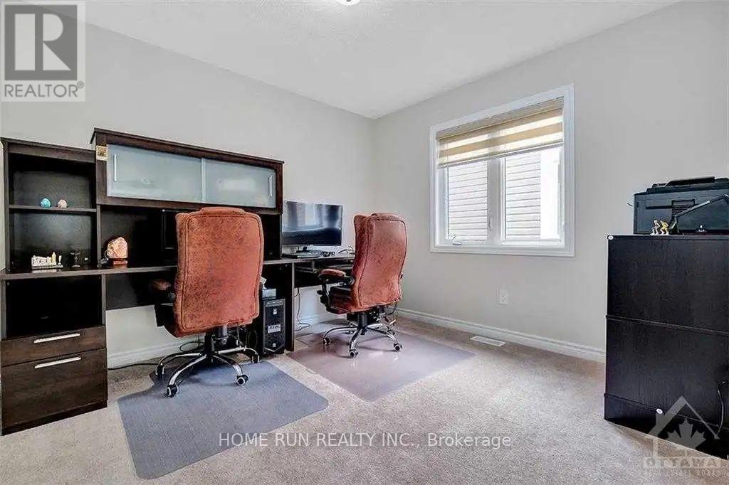 Photo 2 of 574 Malahat Way, Ottawa ON