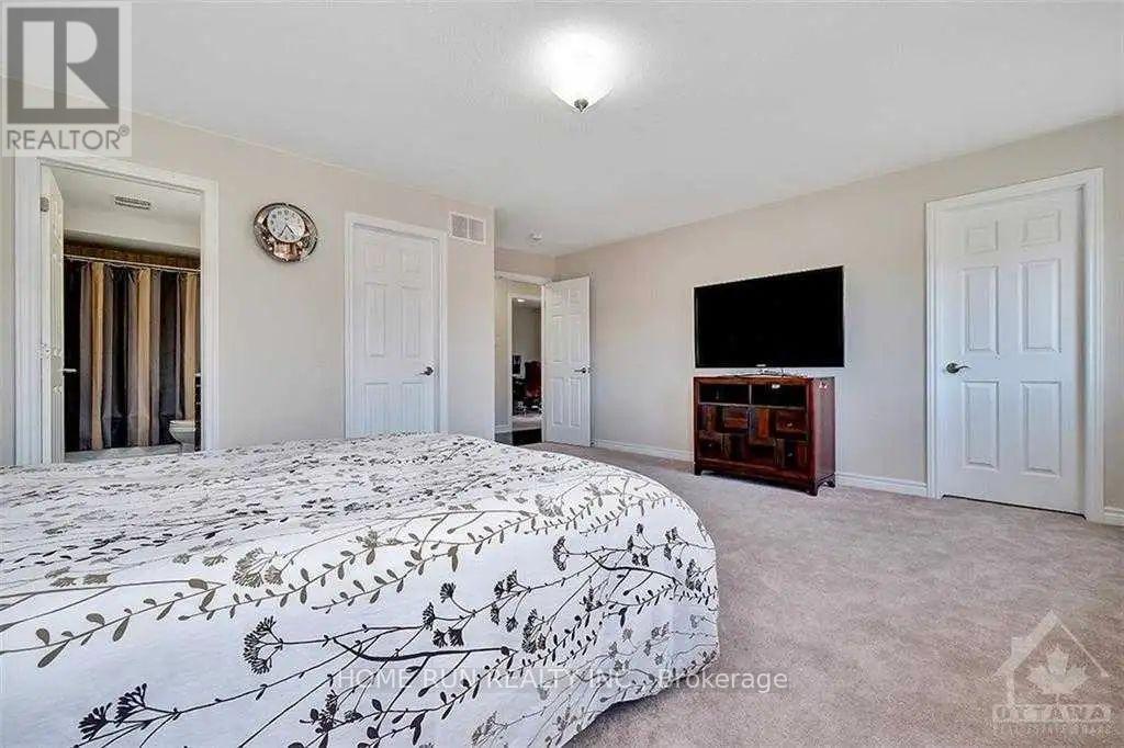 Photo 8 of 574 Malahat Way, Ottawa ON