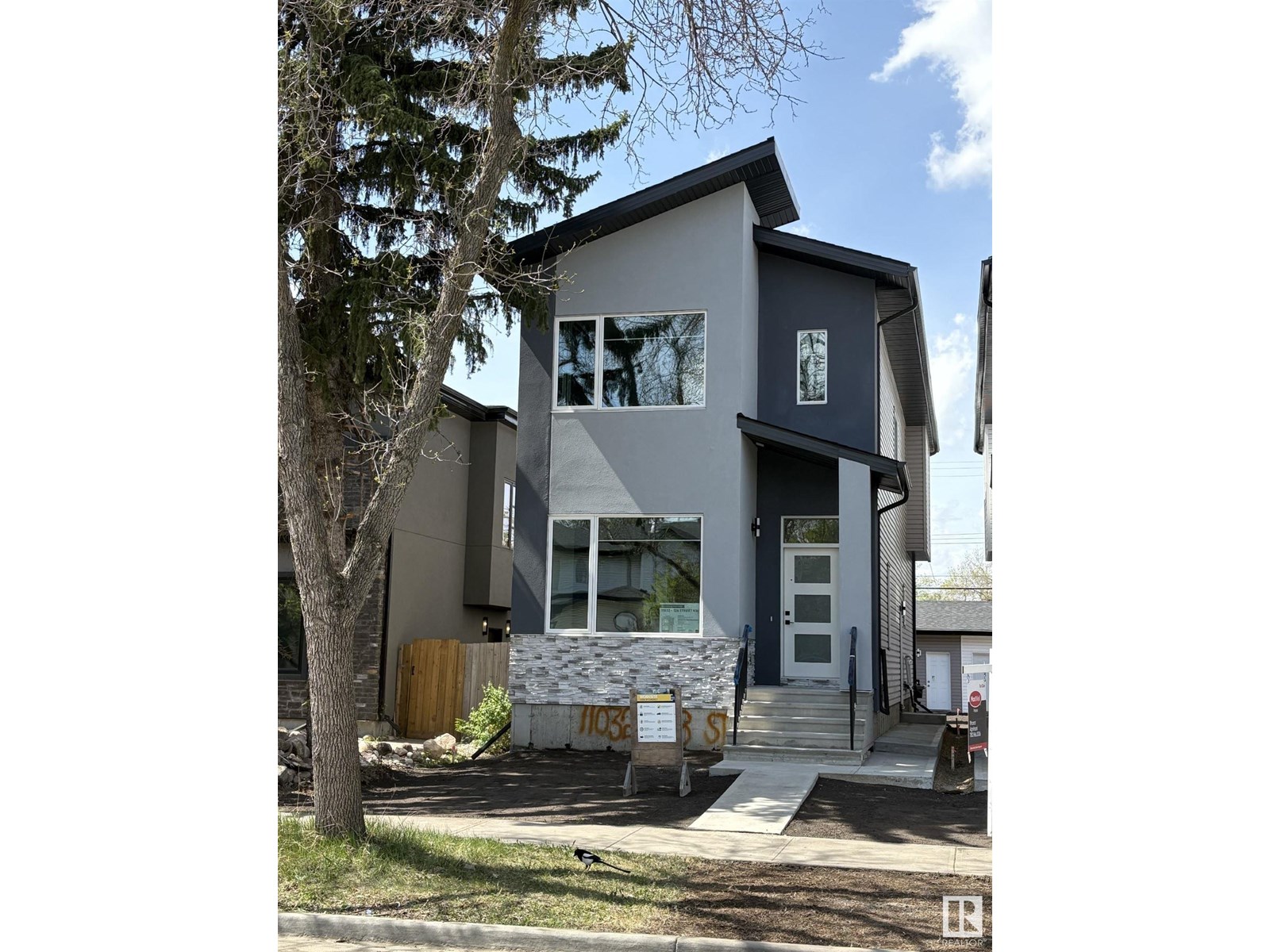 Photo 9 of 11032 128 St Nw, Edmonton AB