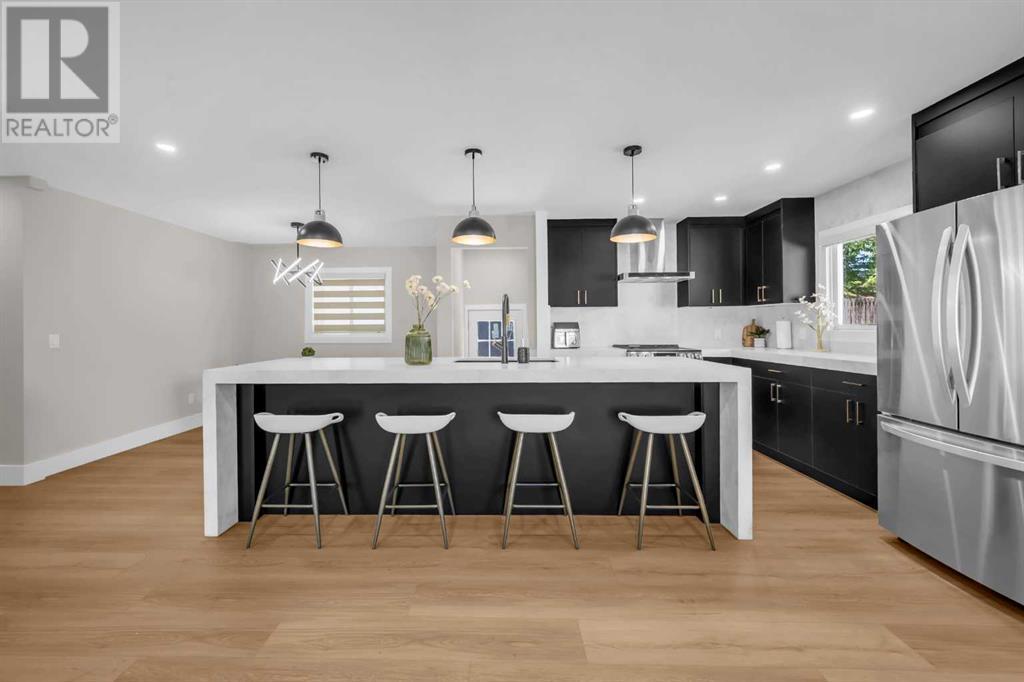 Photo 10 of 9819 2 Street Se, Calgary AB