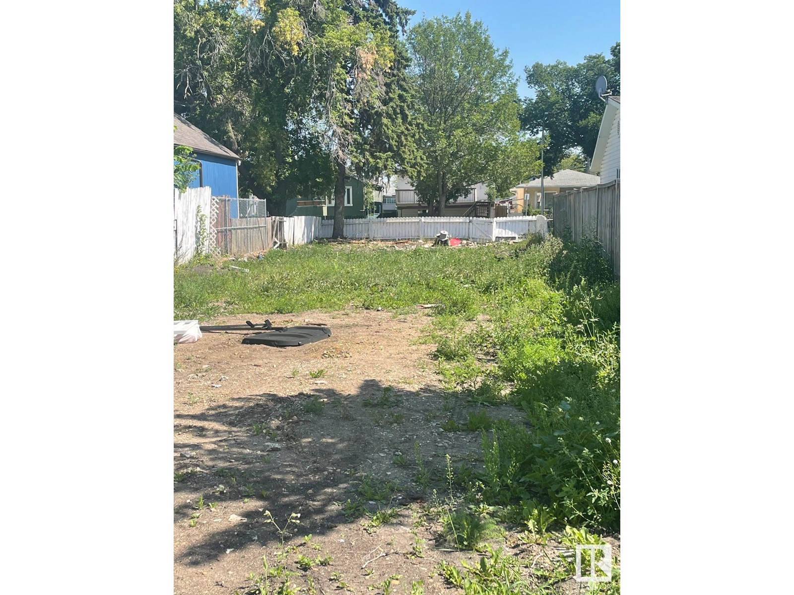 Photo 1 of 11944 77 St Nw, Edmonton AB