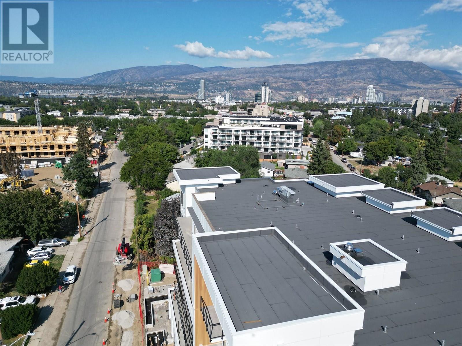 Photo 7 of 1380 Pridham Avenue, Kelowna BC