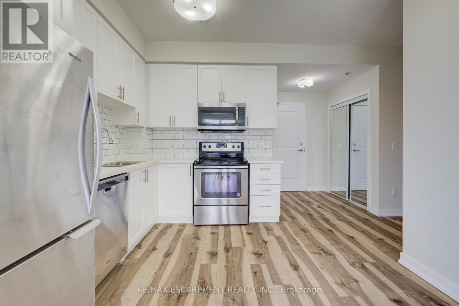 Photo 8 of 720 2486 Old Bronte Road, Oakville ON