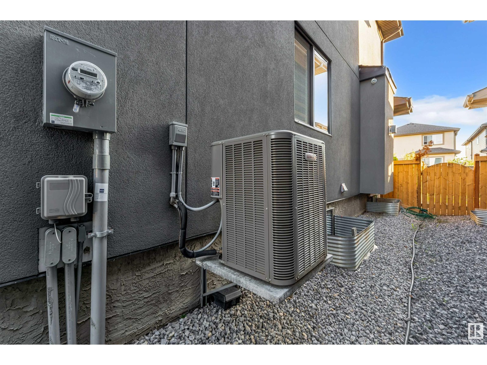 Photo 12 of 1935 19 Av Nw, Edmonton AB