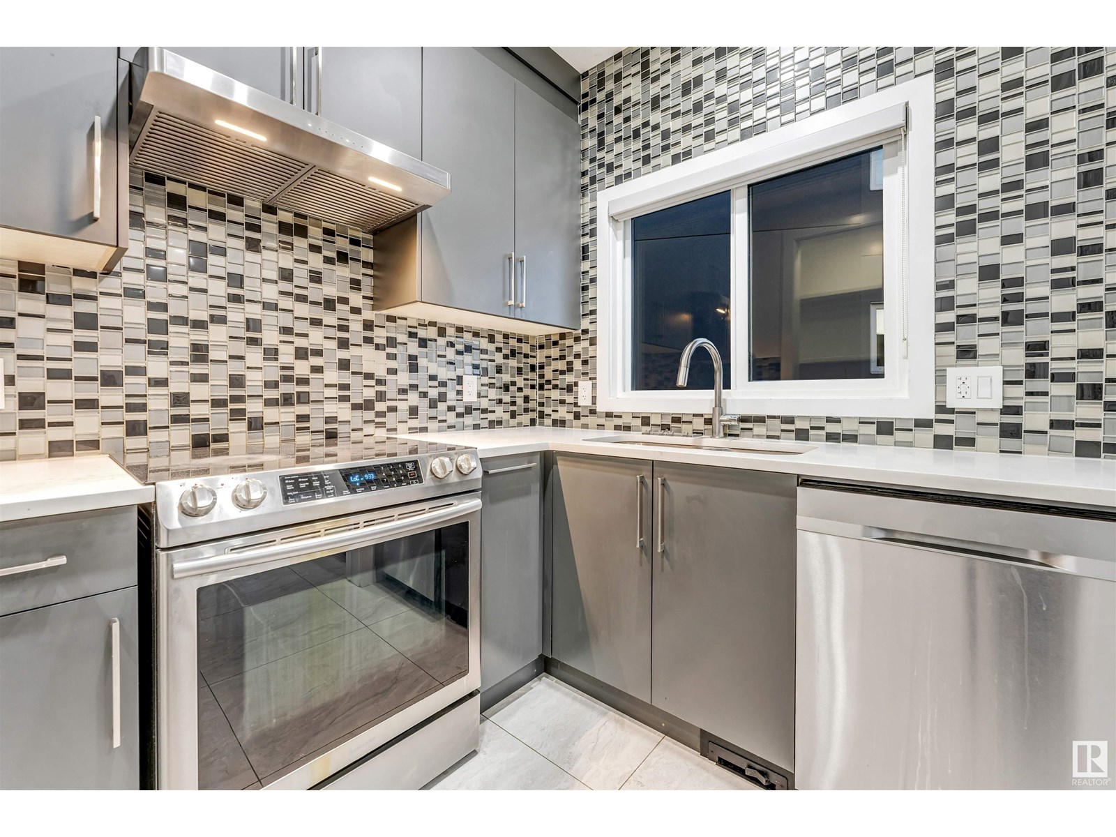 Photo 31 of 1935 19 Av Nw, Edmonton AB
