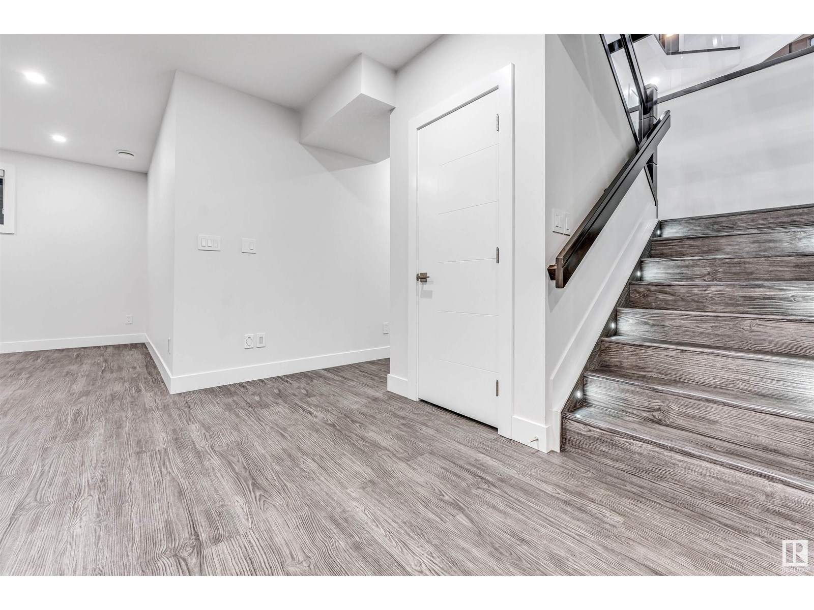 Photo 52 of 1935 19 Av Nw, Edmonton AB