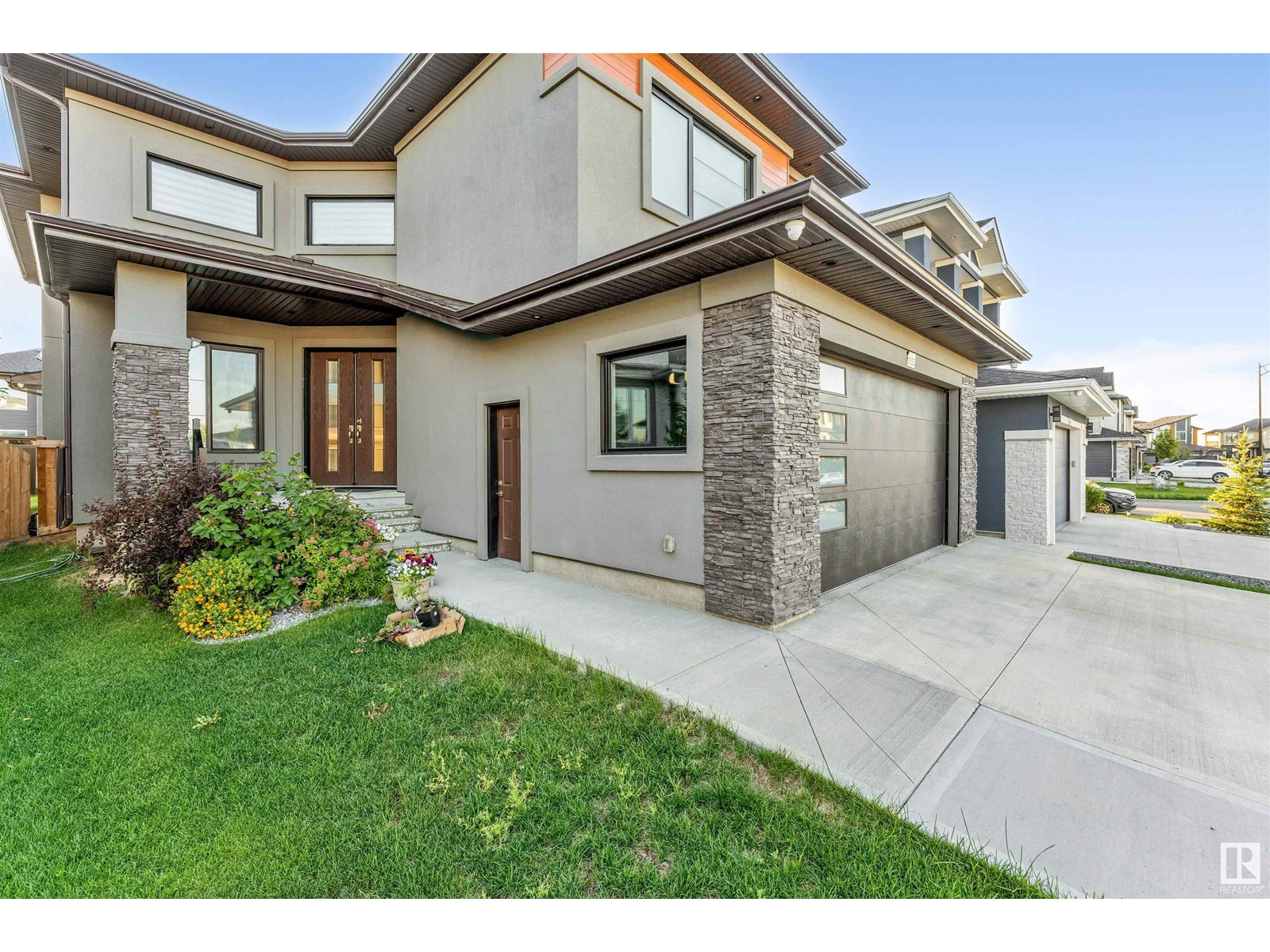 Photo 7 of 1935 19 Av Nw, Edmonton AB