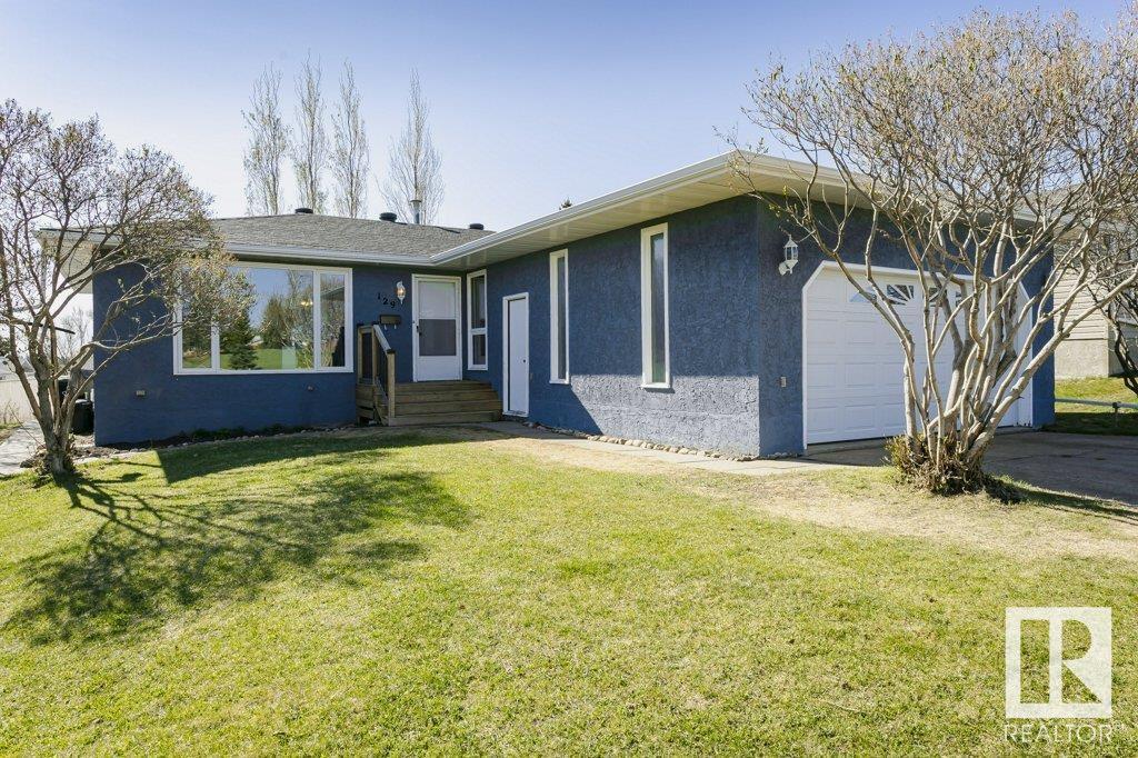 Photo 34 of 129 Diamond Dr, Millet AB