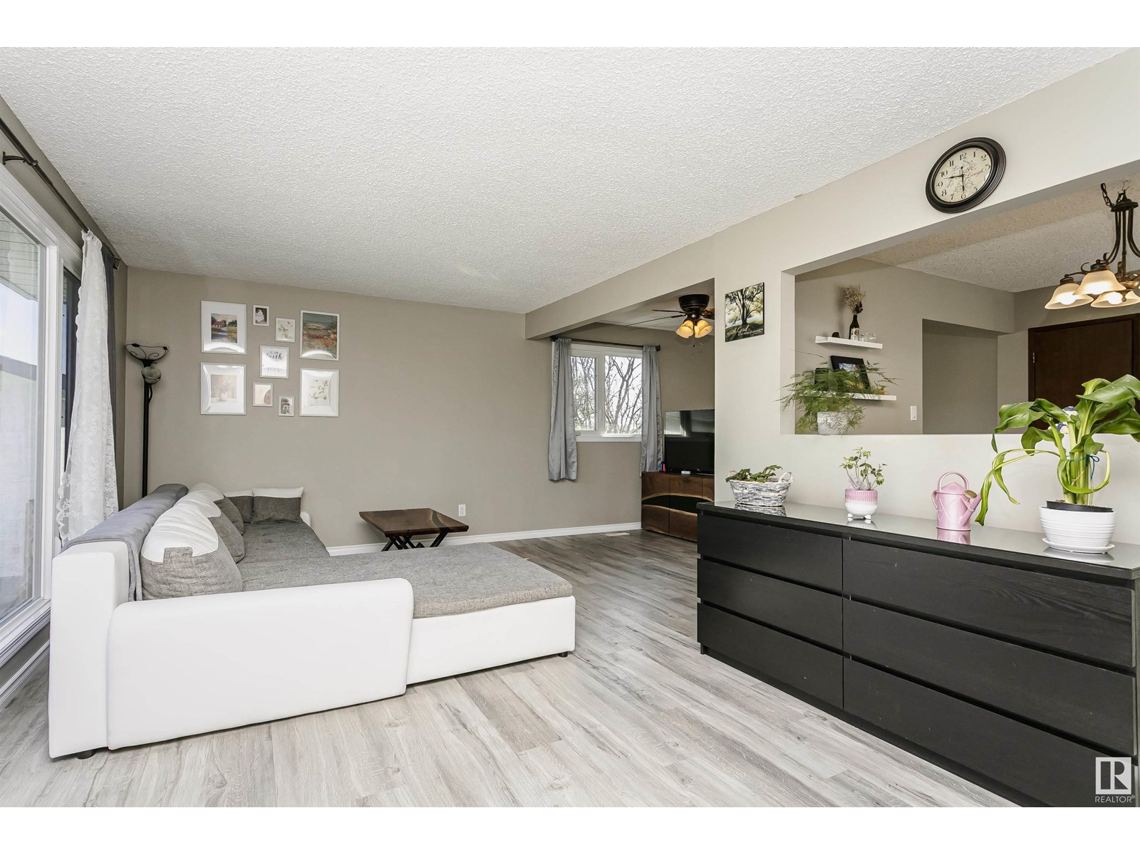 Photo 14 of 129 Diamond Dr, Millet AB