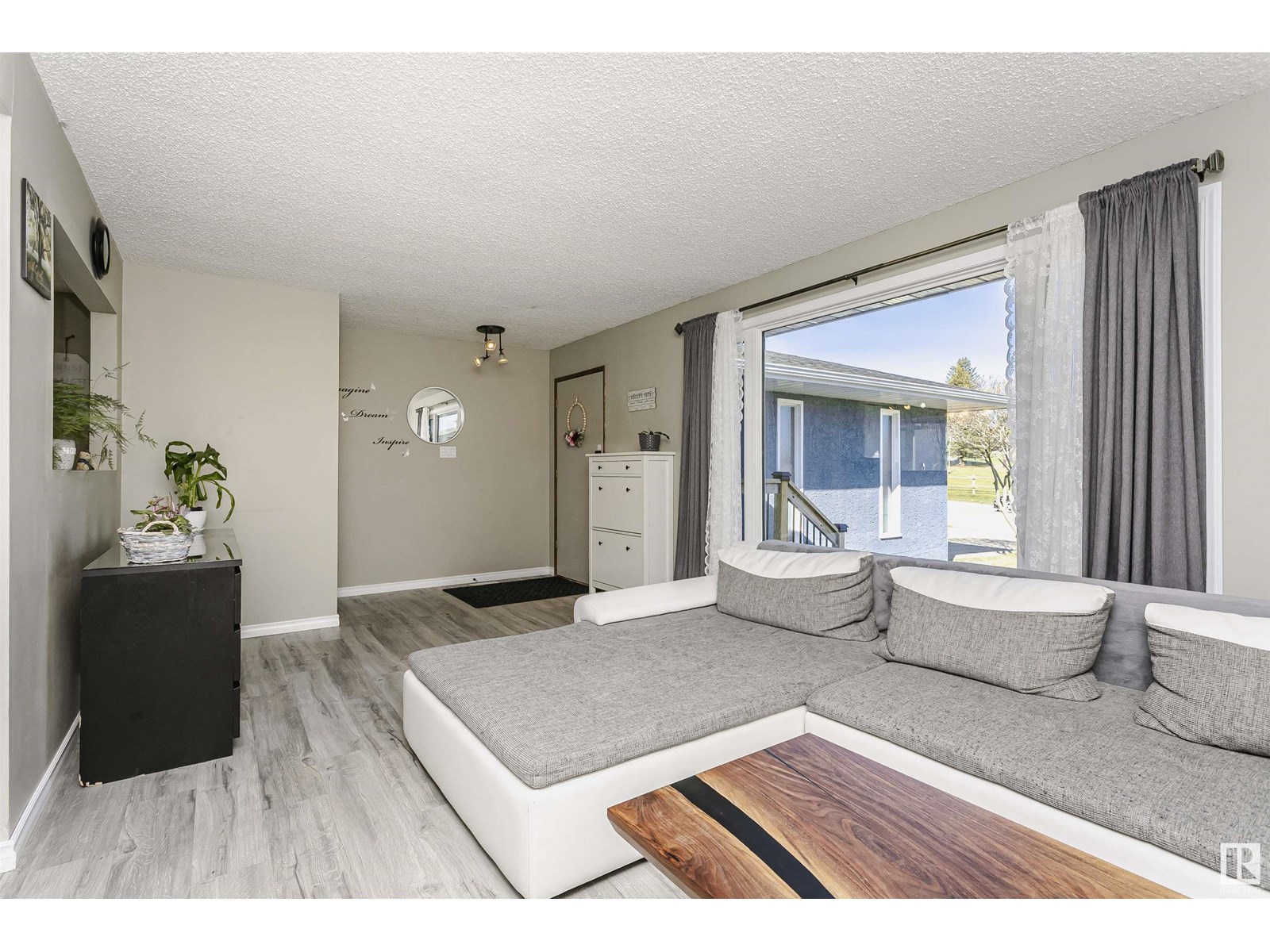 Photo 10 of 129 Diamond Dr, Millet AB