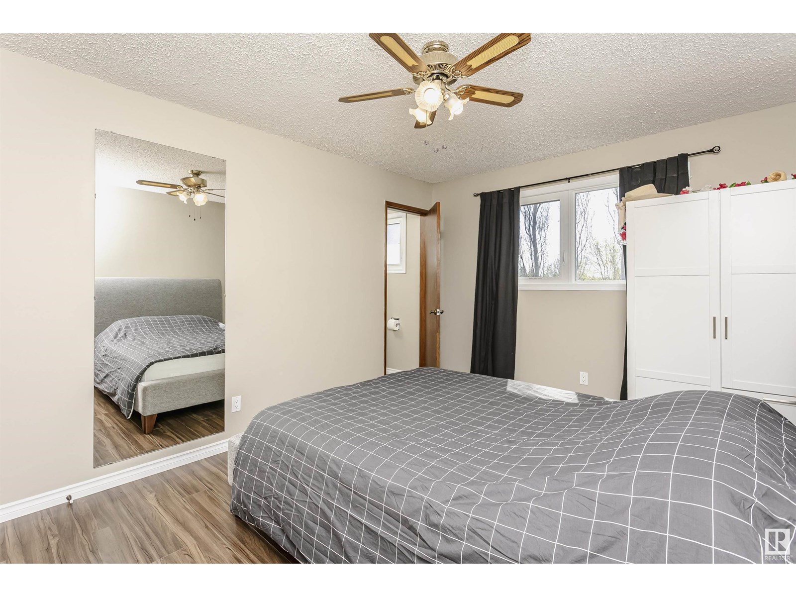 Photo 3 of 129 Diamond Dr, Millet AB