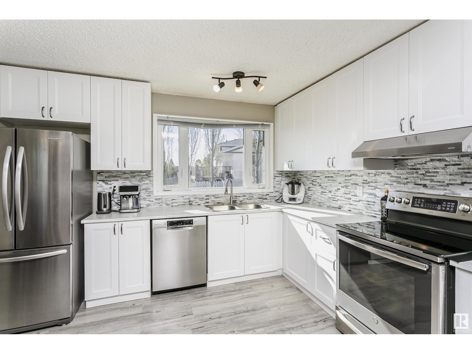 Photo 41 of 129 Diamond Dr, Millet AB