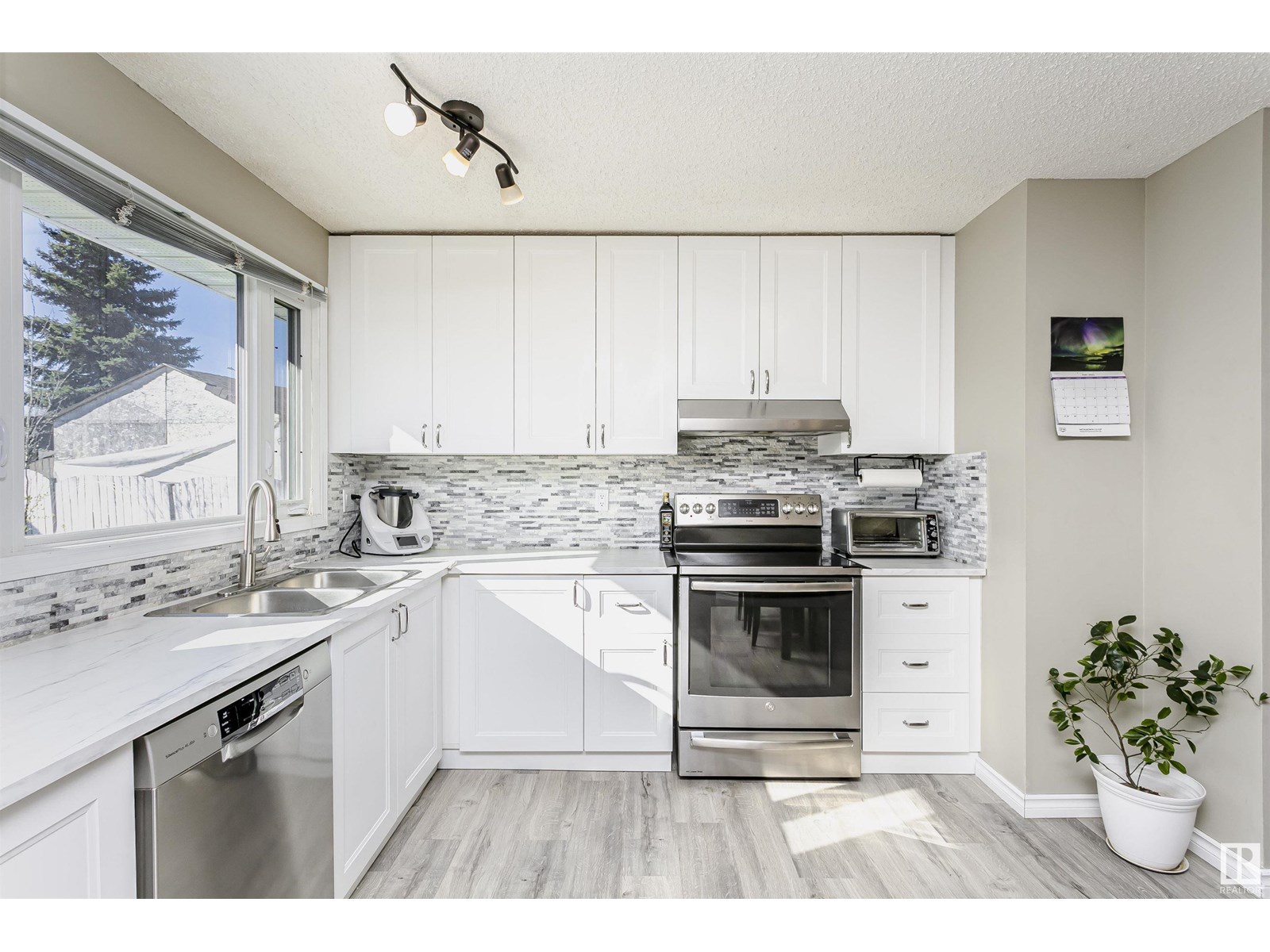 Photo 1 of 129 Diamond Dr, Millet AB