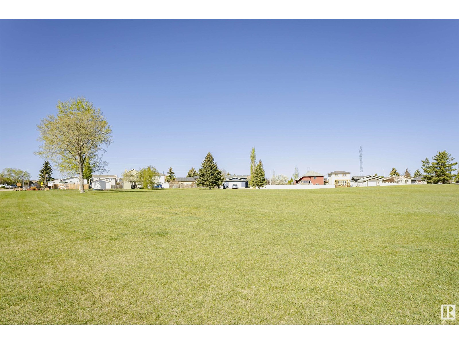 Photo 13 of 129 Diamond Dr, Millet AB