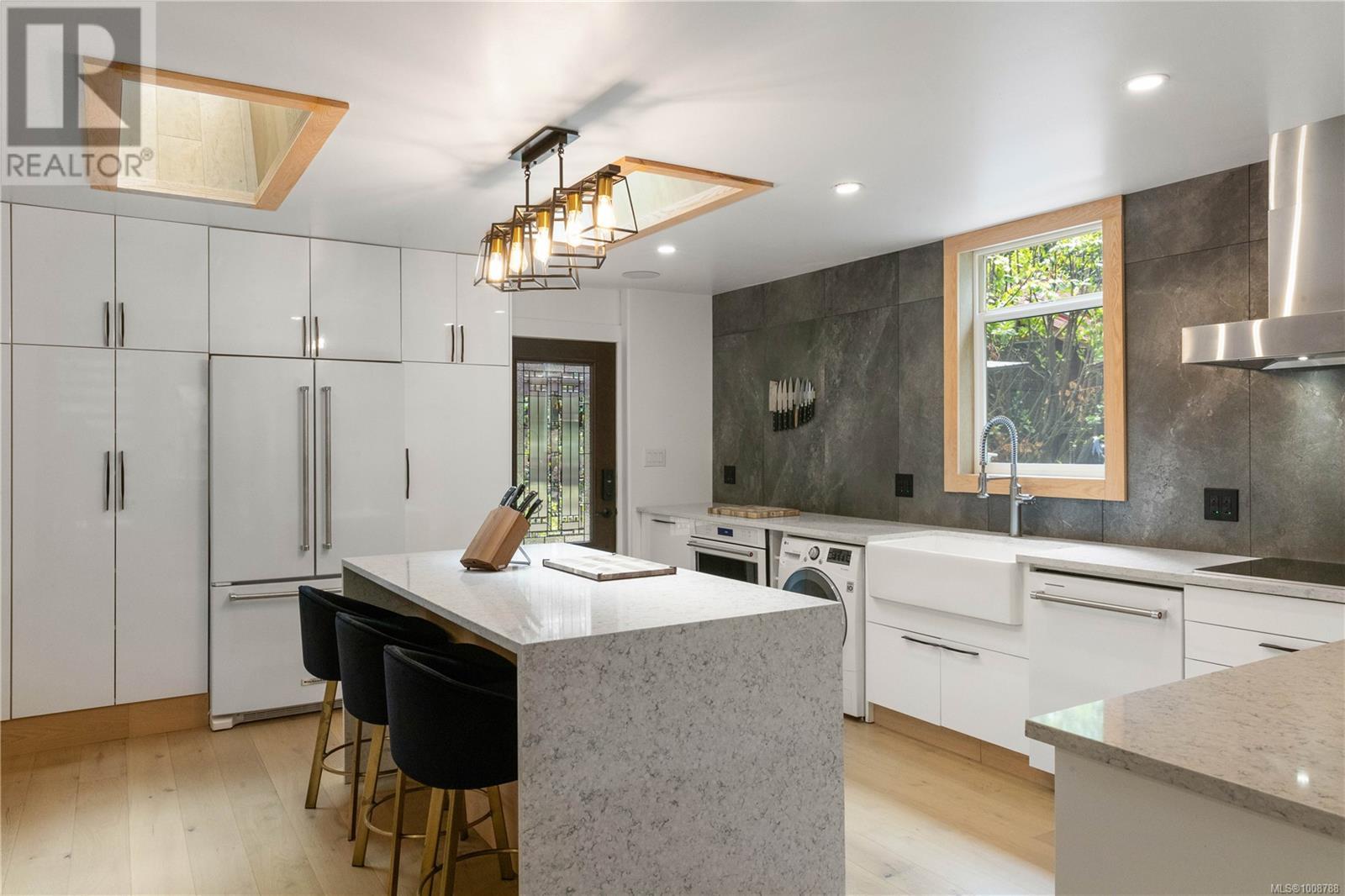1709/1713 Falcon Heights Rd, Langford