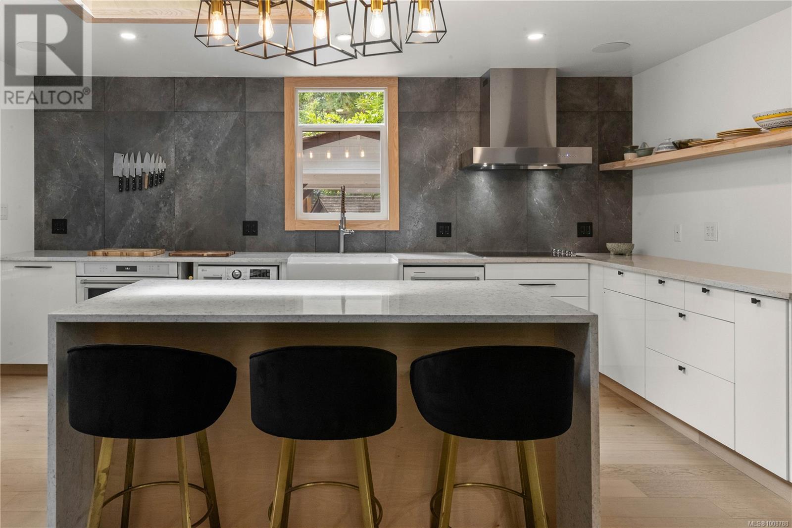 1709/1713 Falcon Heights Rd, Langford