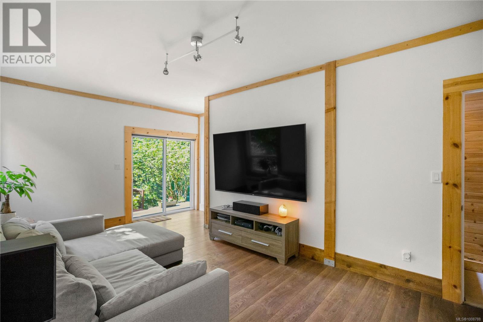 1709/1713 Falcon Heights Rd, Langford