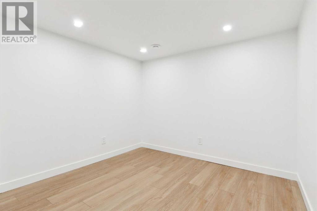 Single Family House for Sale in  Silver Springs Road NW Silver Springs Calgary 