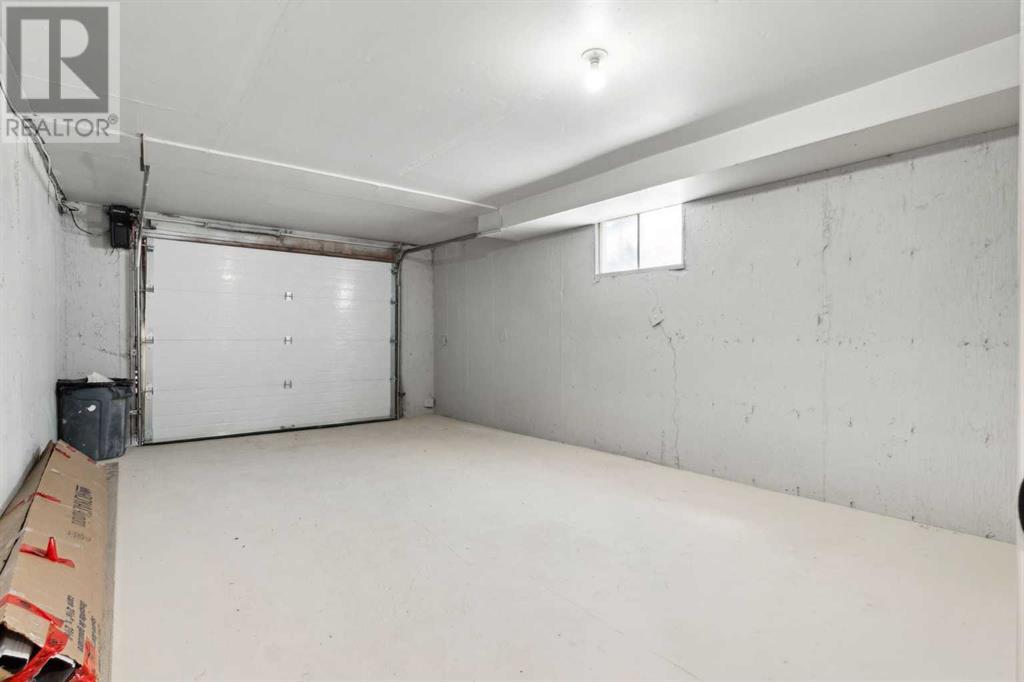 Single Family House for Sale in  Silver Springs Road NW Silver Springs Calgary 