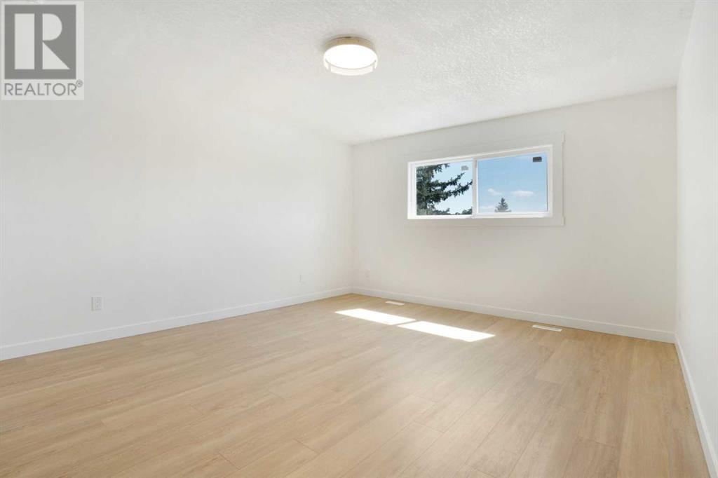 Single Family House for Sale in  Silver Springs Road NW Silver Springs Calgary 