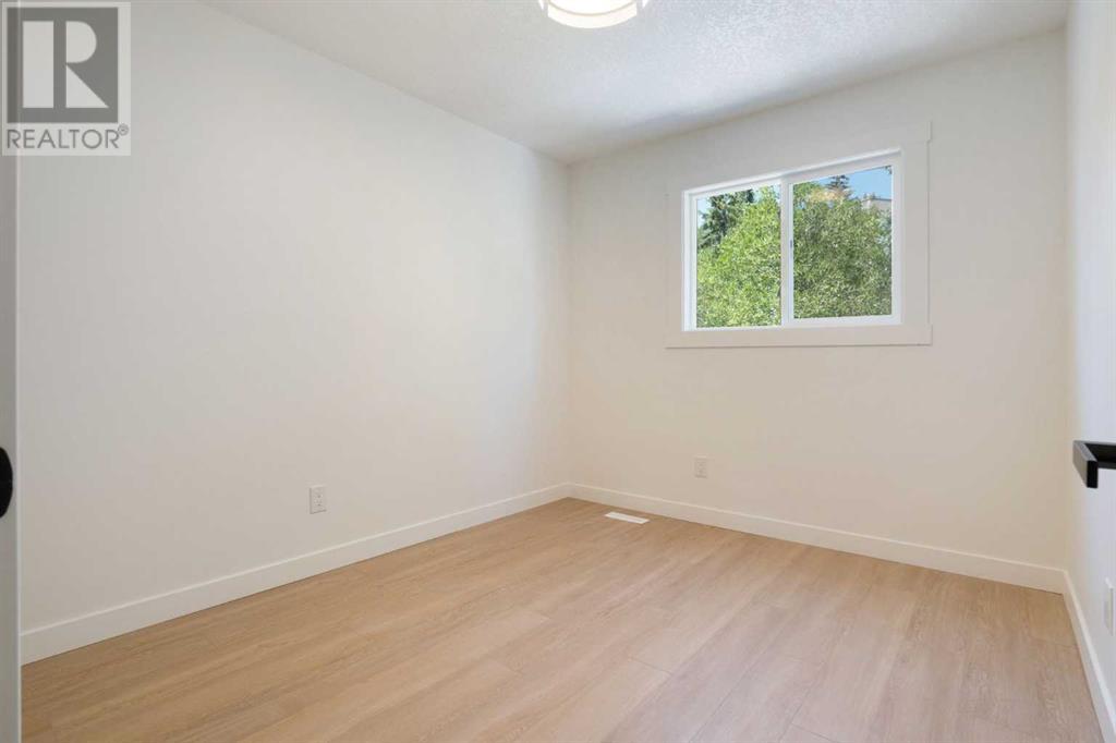 Single Family House for Sale in  Silver Springs Road NW Silver Springs Calgary 