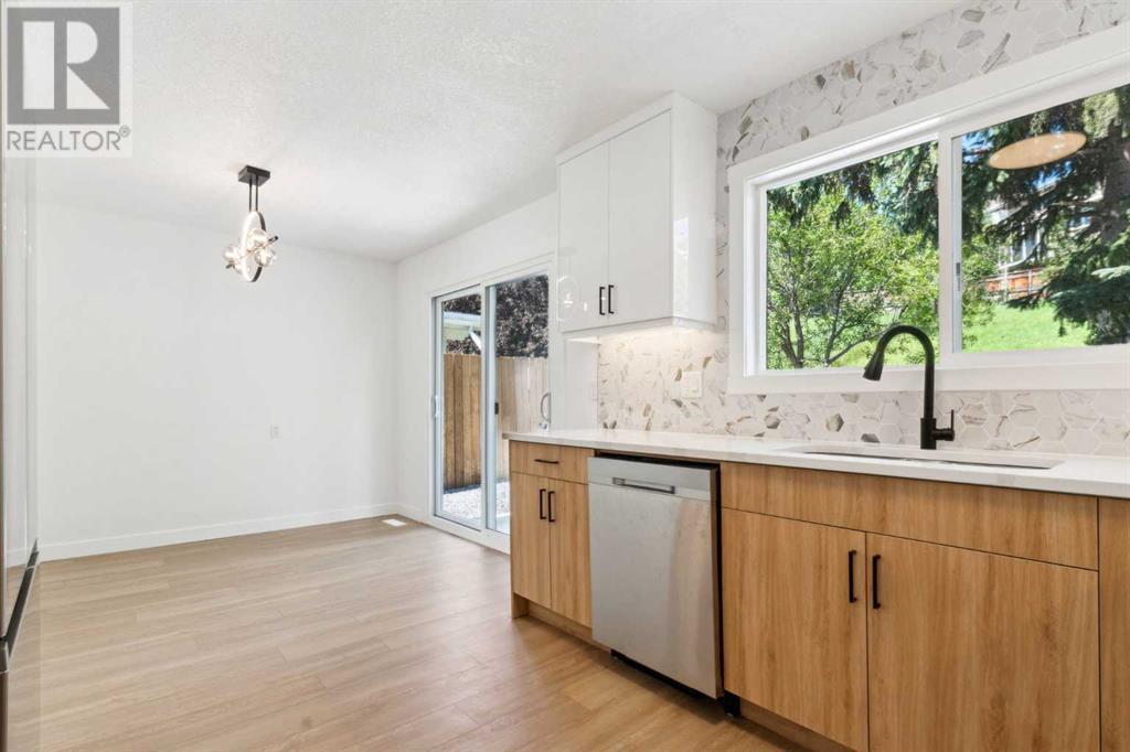 Single Family House for Sale in  Silver Springs Road NW Silver Springs Calgary 