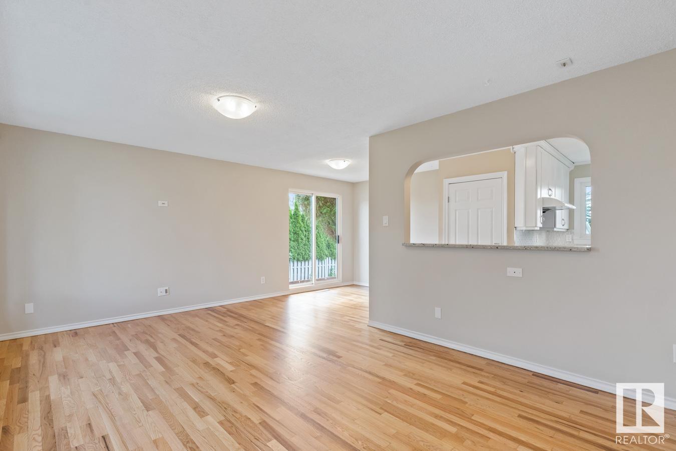 Photo 11 of 13908 57 St Nw, Edmonton AB