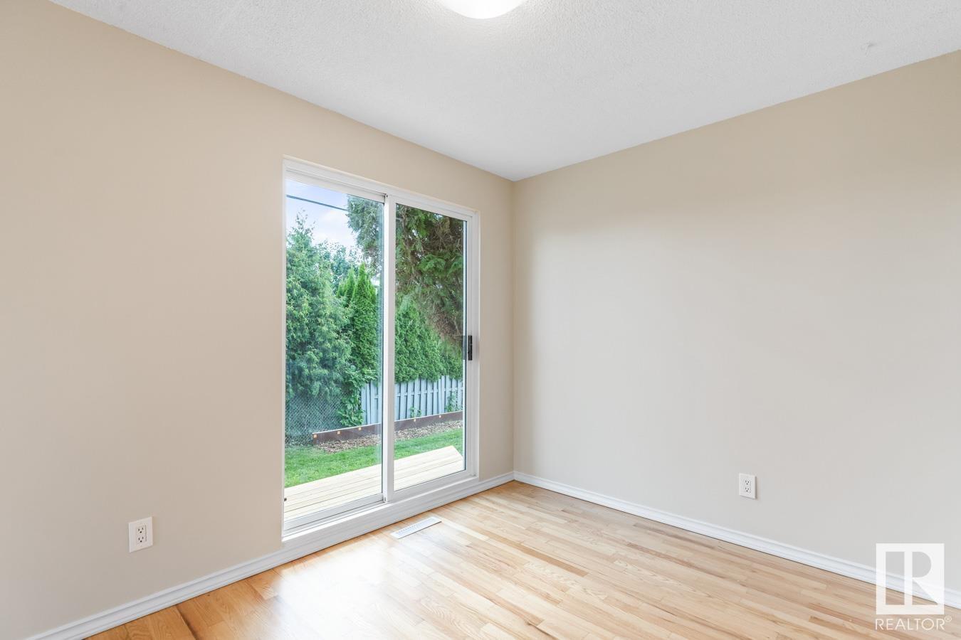 Photo 13 of 13908 57 St Nw, Edmonton AB