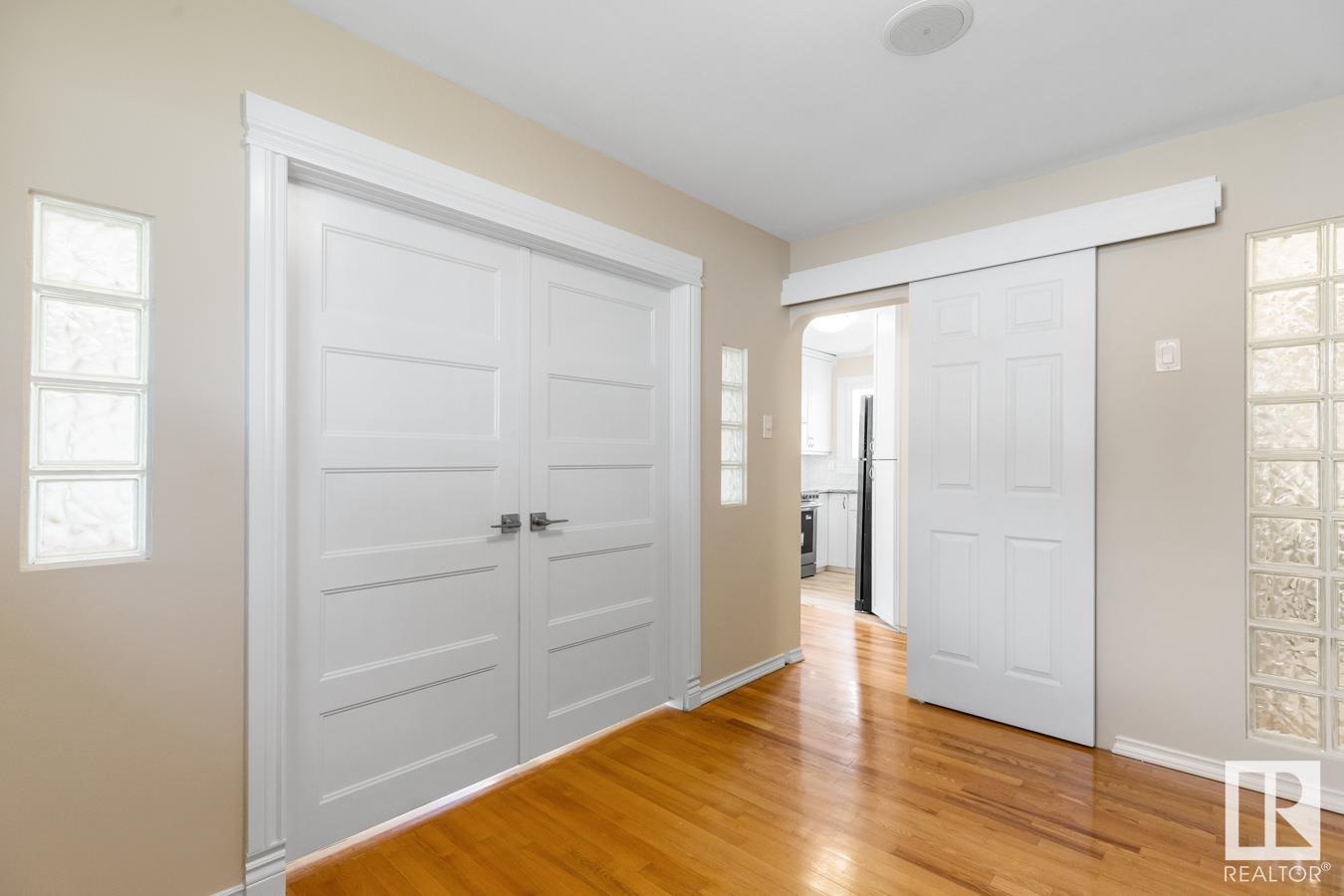 Photo 18 of 13908 57 St Nw, Edmonton AB