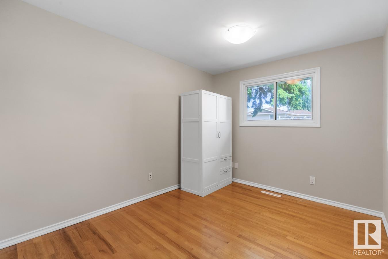 Photo 19 of 13908 57 St Nw, Edmonton AB